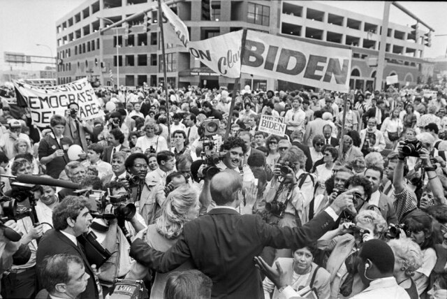 Keith Meyers/NYT Joe Biden em campanha para se tornar o candidato democrata nas eleiçõse presidenciais de 1988.