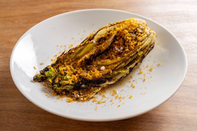 JR Bronko Entrada. Acelga grelhada com limão, manteiga noisette e bottarga