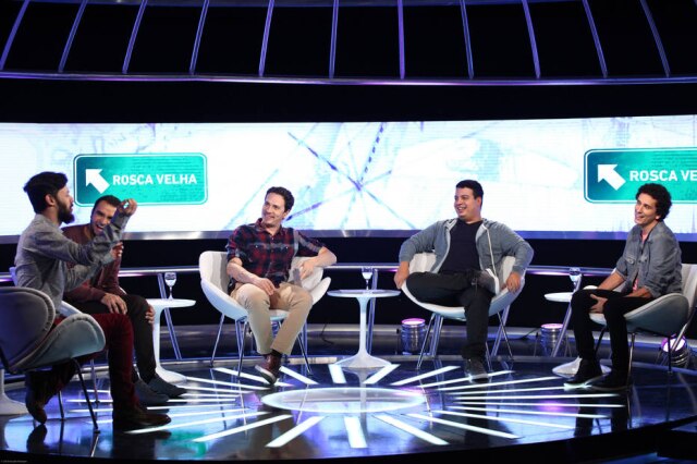 Comedy Central/Divulgação Comediantes no cenário do programa