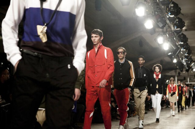Clara Vannucci/The New York Times Looks de Tim Coppens inverno 2017.