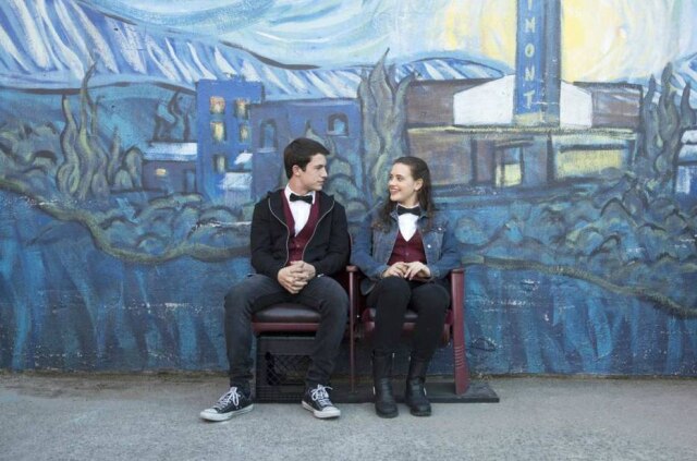 Beth Dubber/Netflix Clay Jensen e Hannah Baker são os protagonistas da série '13 Reasons Why'; série foi criticada por abordar o suicídio de forma leviana