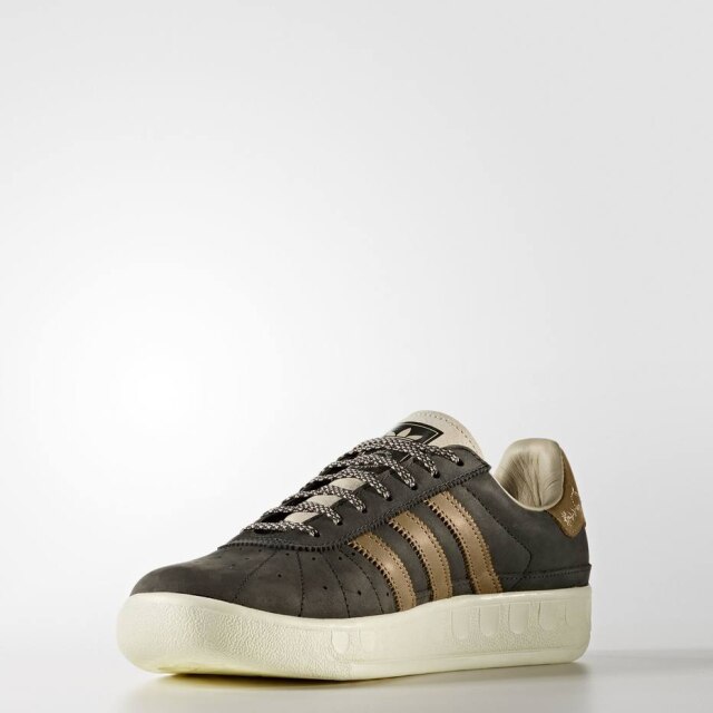 Adidas/ Divulgação O modelo Munchen, da Adidas, foi repaginado e agora é à prova de cerveja