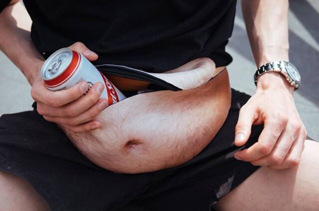 Instagram.com/@thedadbag Albert Pukies está em busca de costureiras para começar a fabricar as pochetes