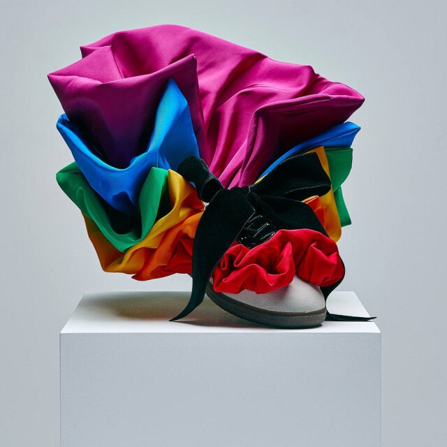 Divulgação/Adidas As cores do arco-íris no modelo de Marc Jacobs