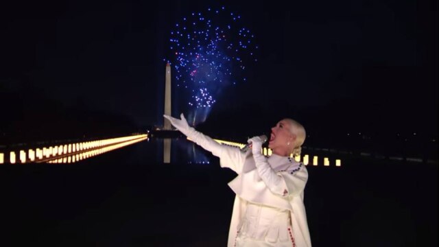 Reprodução YouTube/ Katy Perry Katy Perry canta 'Firework' no encerramento do Celebrating America nesta quarta-feira, 20