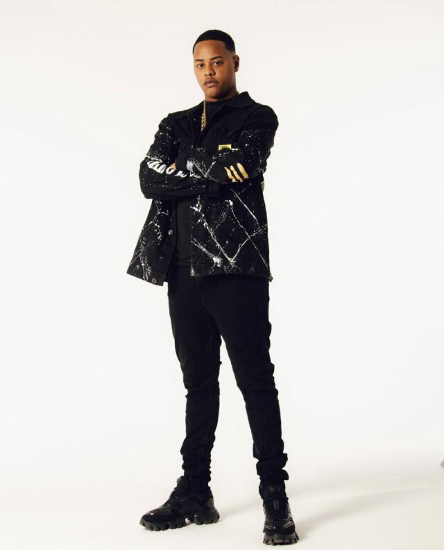 Instagram/@tzdacoronel O rapper carioca tem 21 anos.