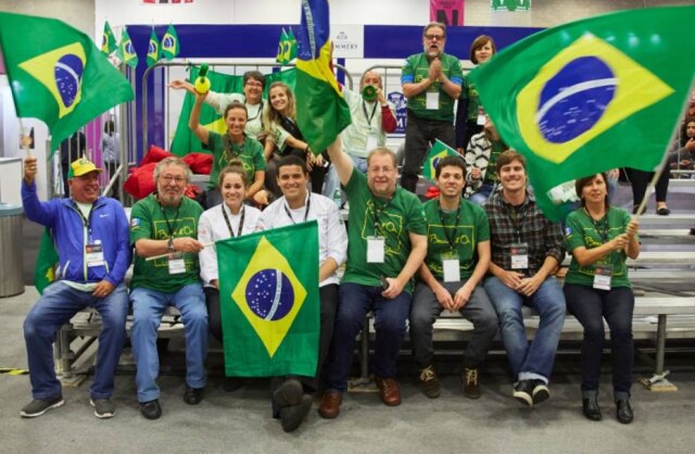 Divulgação A torcida brasileira que acompanhou Giovanna até o México.