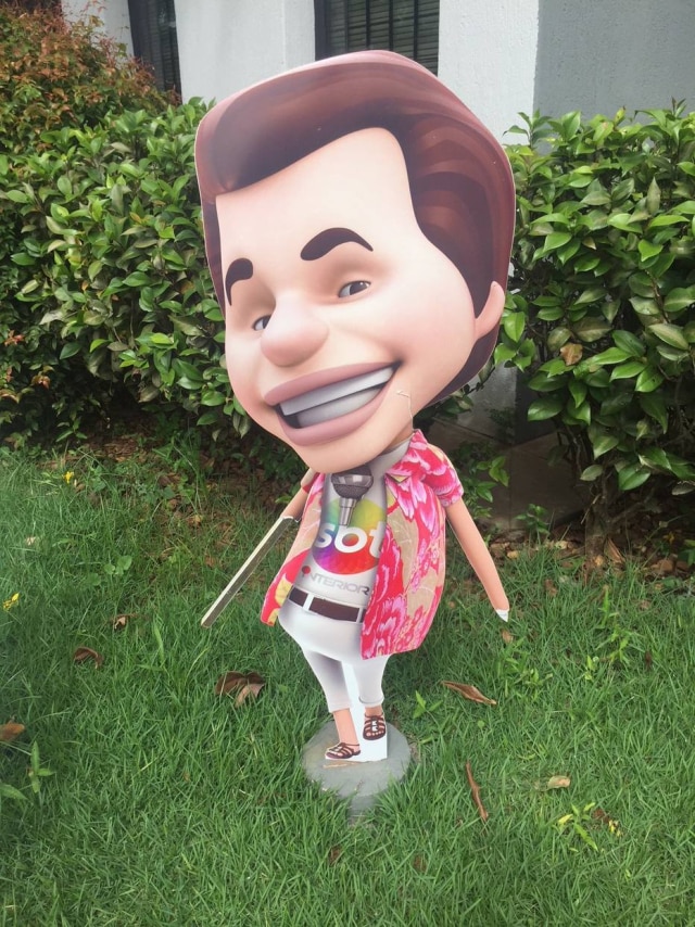 Foto cedida por Marcelo Casagrande/ SBT Silvinho, boneco de Silvio Santos, decora os prédios da SBT fora da grande São Paulo.