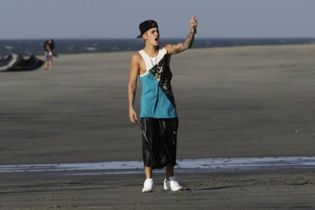 Carlos Jasso/ Reuters Justin Bieber em uma praia de Punta Chame, no Panamá