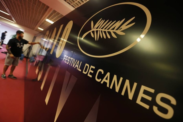 Regis Duvignau/Reuters A linha telefônica montada no Festival de Cannes para receber denúncias de assédio sexual está recebendo ligações diariamente