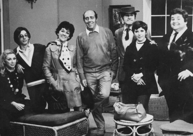 Arquivo / Estadão Helena (Renata Fronzi), Sócrates (Ricardo Corte Real), Verinha (Cidinha Campos), Peppino (Otello Zeloni), Bronco (Ronald Golias) e Gordon (Jô Soares), a 'Família Trapo'.