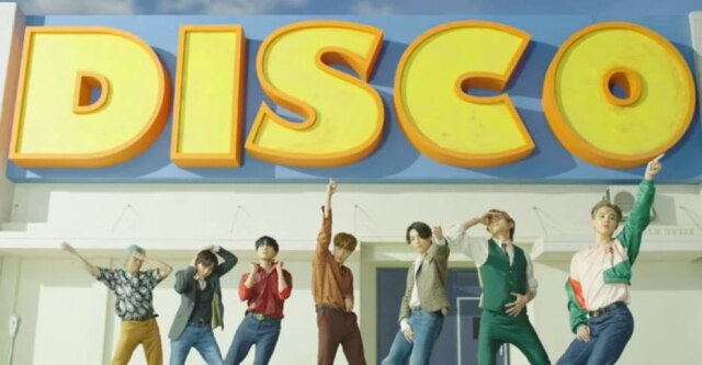Reprodução de 'Dynamite' (2020) / BTS Integrantes do BTS em cena de 'Dynamite'