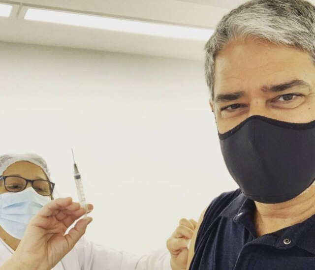 Instagram/@realwbonner O apresentador do 'Jornal Nacional', William Bonner, que recebeu a segunda dose da vacina contra covid-19