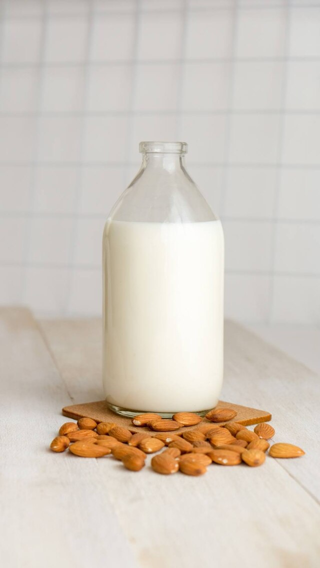 Agora os leites à base de plantas são uma presença cada vez maior em supermercados e cozinhas domésticas