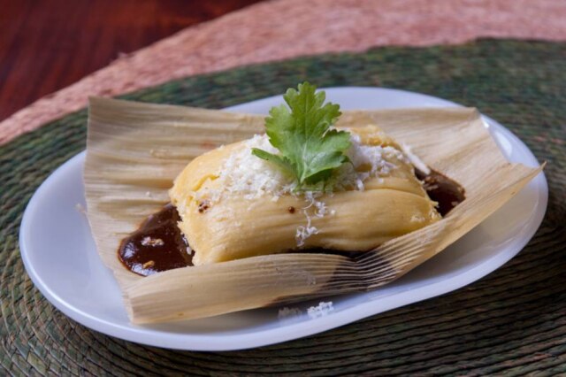 Divulgação Tamales preparados pelo trio Las Lourdetes para celebrar o Dia da Candelária