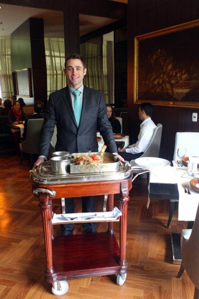 Sérgio Castro|Estadão O gueridom, misto de mesa e carrinho, que virou símbolo da classe do CadOro, deve continuar como o centro das atenções. Quem pilota é o neto do fundador e gerente geral do hotel Fabrizio Guzzoni.