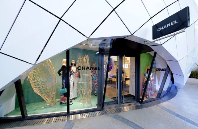 REUTERS/Eric Gaillard A parceria da Chanel com a Farfetch procura melhorar a experiência dos clientes da marca tanto online quanto offline