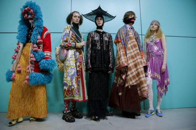 Valerio Mezzanotti/The New York Times Modelos nos bastidores do desfile da Gucci na Semana de Moda de Milão