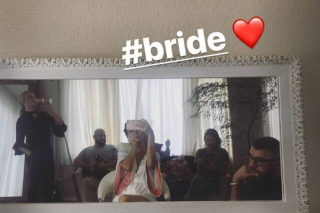 Instagram / @isisvalverde Isis Valverde compartilhou com seus seguidores do Instagram os bastidores do seu casamento com André Resende.