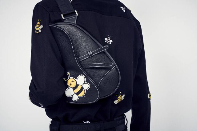 Morgan O’Donovan/ Dior/ Divulgação Como bolsa transversal no desfile masculino