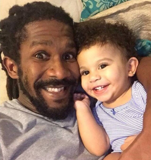 Instagram/@deluizmiranda O ator André Luiz Miranda fez relato no Instagram de um episódio de racismo sofrido por sua filha de apenas dois anos