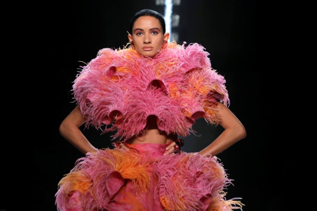Andrew Kelly/Reuters Uma das criações do norte-americano Marc Jacobs, que fez uma homenagem a ícones da moda em seu desfile na noite da quarta, 12