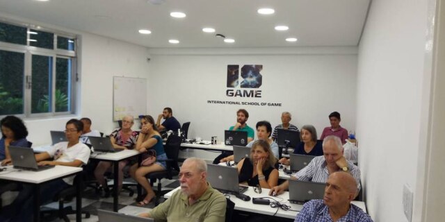 Divulgação/ISGAME Todo semestre, o ISGAME oferece oficinas de programação gratuitamente para pessoas com mais de 60 anos.