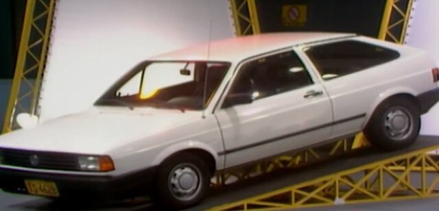 Reprodução de 'Domingão do Faustão' (1989) / Globo Automóvel zero quilômetro, grande prêmio das primeiras edições do 'Domingão do Faustão'.