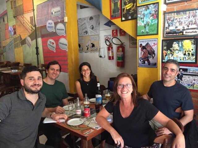 Renata Mesquita/Estadão Jurados. Os chefs Julian Rios, do La Barra e Luciano Nardelli, da Carlos Pizza, a repórter Renata Mesquita, o chef-consultor Carlos Siffert, além da editora do Paladar, Patrícia Ferraz.