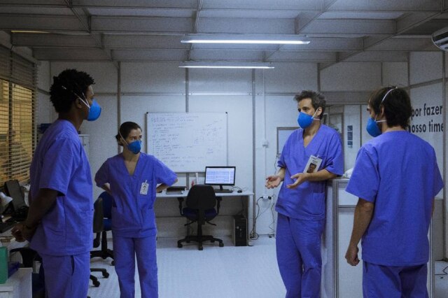 Globo / João Faissal Episódios especiais de 'Sob Pressão' mostram os personagens, e novos integrantes do elenco, atuando em um hospital de campanha