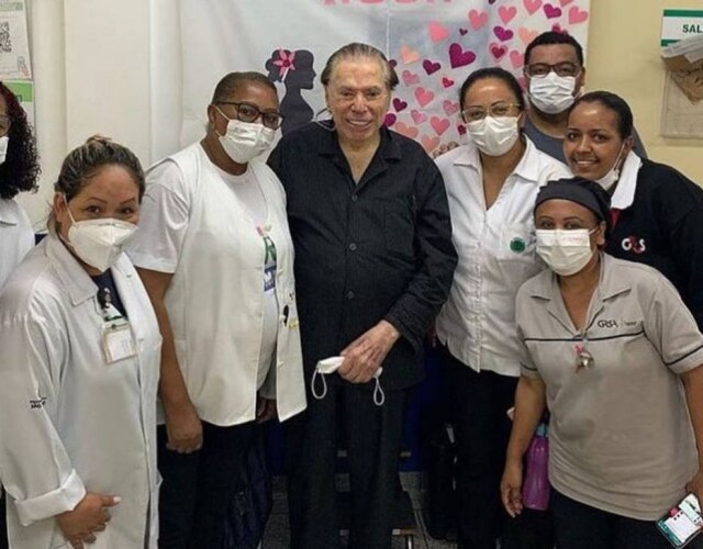 Reprodução / Instagram @maisasbt Silvio Santos recebe a terceira dose da vacina contra o coronavírus
