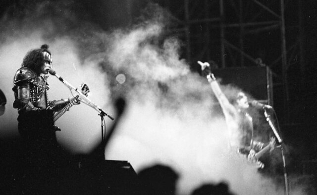 Primeira turnê do Kiss no Brasil fascinou geração 80 com lendas