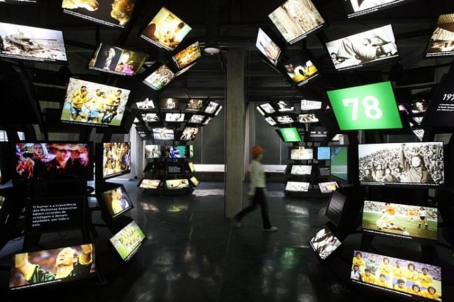 Clayton de Souza/Estadão Televisores na sala das Copas do Mundo, no Museu do Futebol, situado abaixo das arquibancadas do Estádio do Pacaembu.