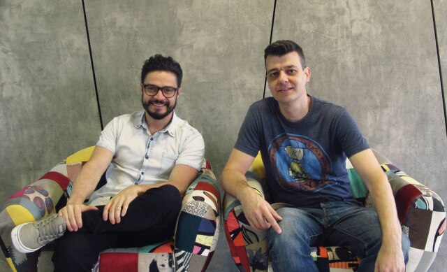 Keiko Kataoka/Divulgação Os designers Fabio Fregni e Guilherme Damiati, criadores do Akee Design