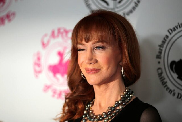 REUTERS/ David McNew Kathy Griffin vai retirar parte do pulmão