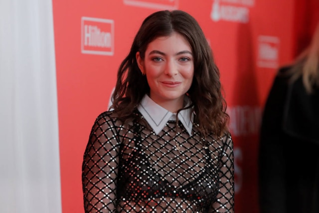 Andrew Kelly/Reuters A cantora neozelandesa Lorde agradeceu aos fãs por apoiarem cantoras mulheres em anúncio publicado no principal jornal da sua terra natal