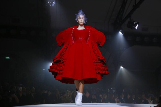 Valerio Mezzanotti/The New York Times Look da coleção do verão 2017 da Comme des Garçons: volumes e experimentações