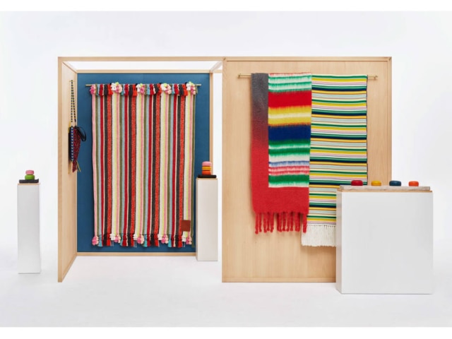 Imagem cedida pela Loewe A espanhola Loewe apresenta peças de tapeçaria feitas com técnicas de artesanato de diversas partes do mundo