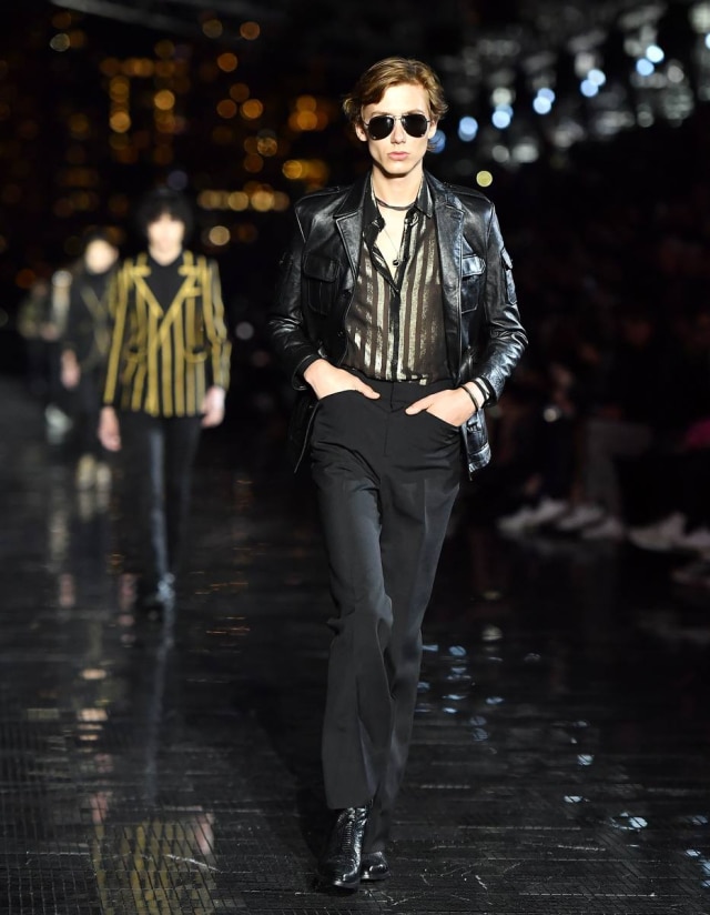 Angela Weiss/ AFP Photo O verão 2019 da Saint Laurent por Anthony Vaccarello