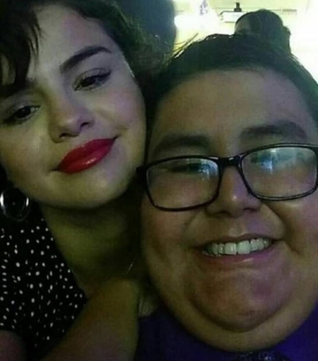 Instagram Selena Gomez posa para foto ao lado de paciente do hospital