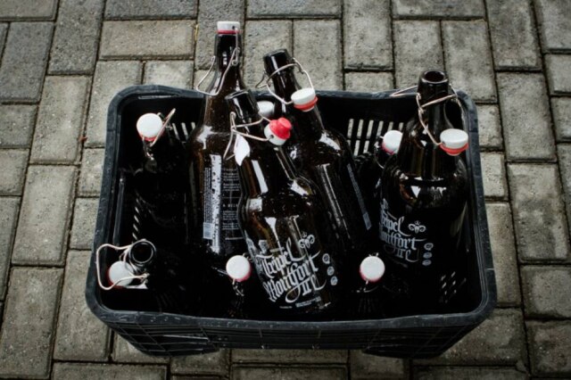 Fernando Sciarra|Estadão Growler (garrafa de vidro) para comprar cerveja direto da fonte no seu bar favorito