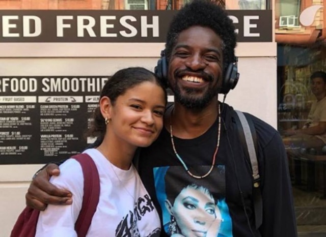 Instagram/@itstianaelyse A jovem Tiana encontrou o seu ídolo André 3000 enquanto usava uma camiseta estampada com uma foto dele.