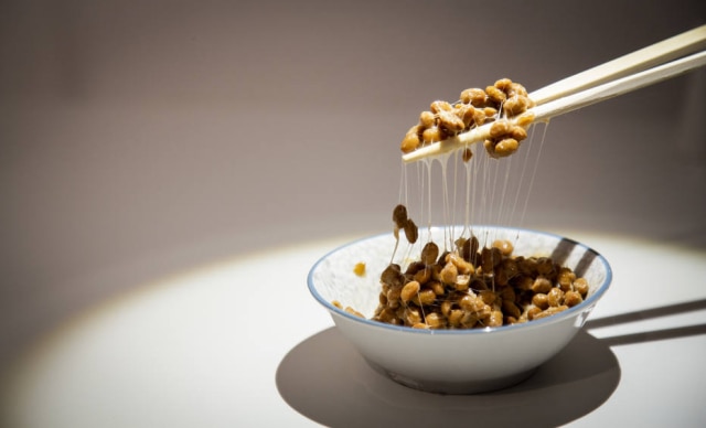 Natto, soja fermentada, do Disgusting Food Museum, na Suécia.