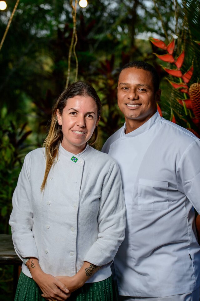 Nereu Jr. Chef Morena Leite com seu pupilo Romário dos Santos Souza.