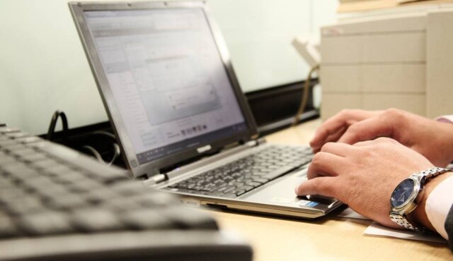 Ministerio TIC Colombia/ Creative Commons Amplas evidências online têm mostrado que os pais querem seu espaço na internet, seja público ou privado, para falar do papel maior que estão desempenhando na família