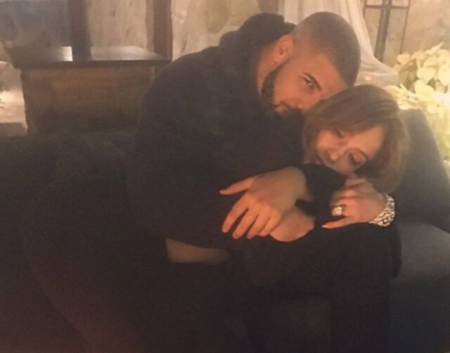 Reprodução/Instagram Jennifer Lopez e Drake postaram essa foto juntos... e viraram o assunto mais comentado nas redes sociais - com especulação de que Rihanna não gostou nada da situação.