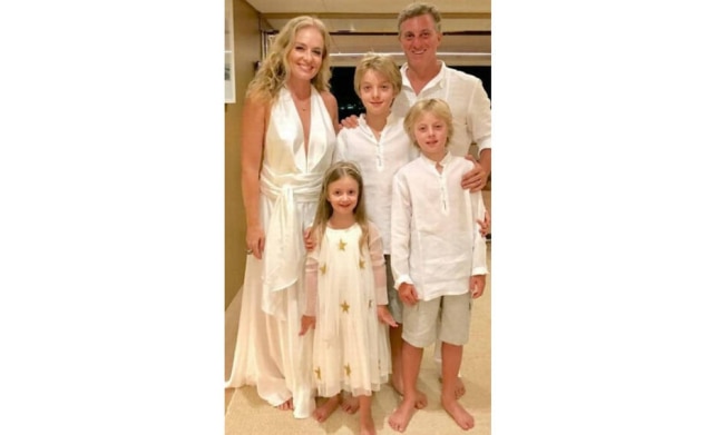 Reprodução/ Instagram @lucianohuck Luciano Huck e Angélica com os filhos no Réveillon em Angra dos Reis