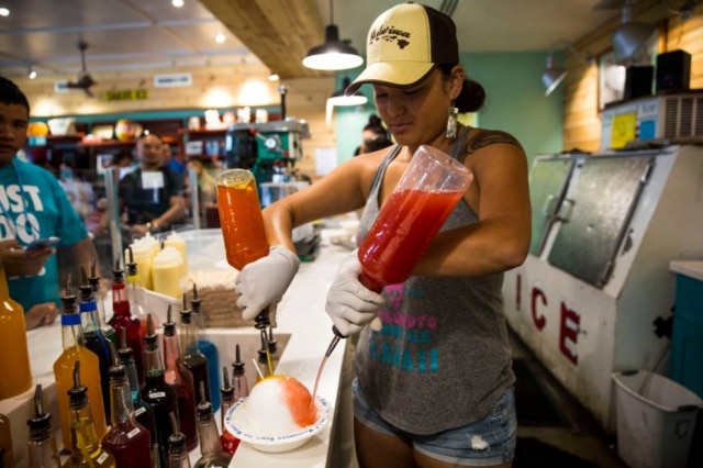 Kent Nishimura|NYT Uma boa raspadinha é feita de flocos macios que se assemelhem à neve fresca e possam absorver quantidades generosas de calda.