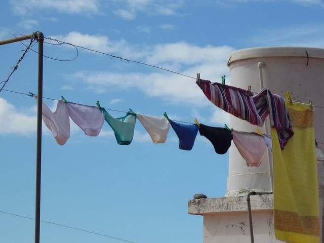 Pixabay Como você lava e seca suas roupas íntimas? As peças podem acumular milhares de bactérias maléficas à saúde.