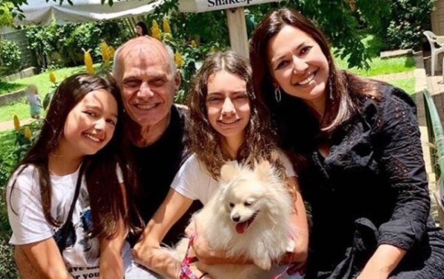 Instagram/@doceveruska Veruska e Ricardo Boechat com as filhas.